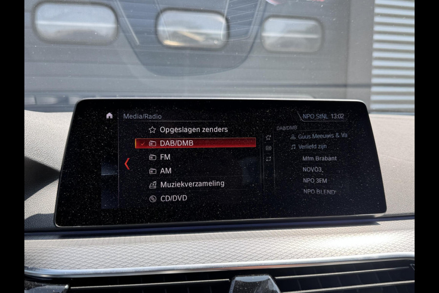 BMW 5 Serie 520d High Executive M-Sport | Panoramadak | 360* Camera | Head-Up Display | Climate Control | 19 Inch Lichtmetalen Velgen |