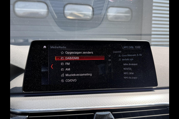 BMW 5 Serie 520d High Executive M-Sport | Panoramadak | 360* Camera | Head-Up Display | Climate Control | 19 Inch Lichtmetalen Velgen |