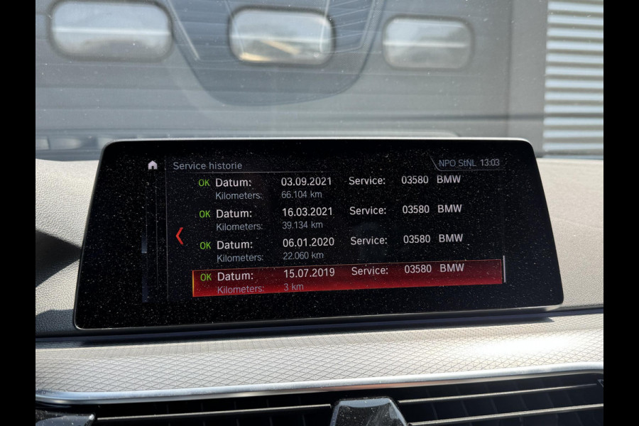 BMW 5 Serie 520d High Executive M-Sport | Panoramadak | 360* Camera | Head-Up Display | Climate Control | 19 Inch Lichtmetalen Velgen |