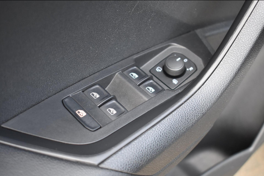 Škoda Karoq 1.5 TSI ACT | LEDER | TREKHAAK | CAMERA | APPLE CARPLAY | ANDROID AUTO | STOELVERWARMING | DEALER ONDERHOUDEN
