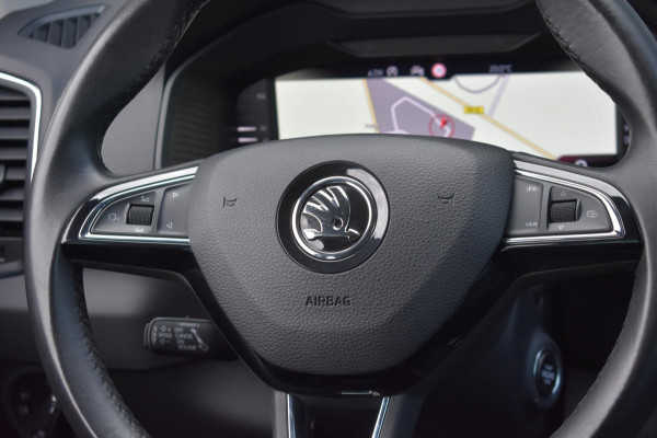 Škoda Karoq 1.5 TSI ACT | LEDER | TREKHAAK | CAMERA | APPLE CARPLAY | ANDROID AUTO | STOELVERWARMING | DEALER ONDERHOUDEN