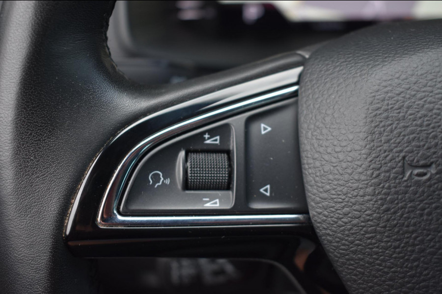 Škoda Karoq 1.5 TSI ACT | LEDER | TREKHAAK | CAMERA | APPLE CARPLAY | ANDROID AUTO | STOELVERWARMING | DEALER ONDERHOUDEN
