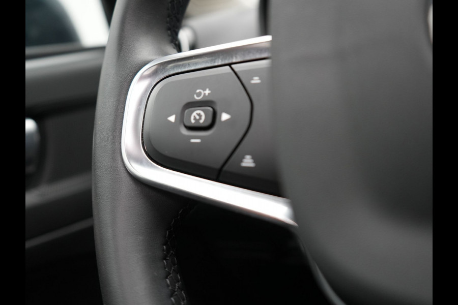 Volvo XC40 T4 Recharge Inscription Plug In Hybrid 211pk PHEV | Panodak | Sportstoelen Verwarmd | Camera | Apple Carplay | Navi | LED | 18"L.M |