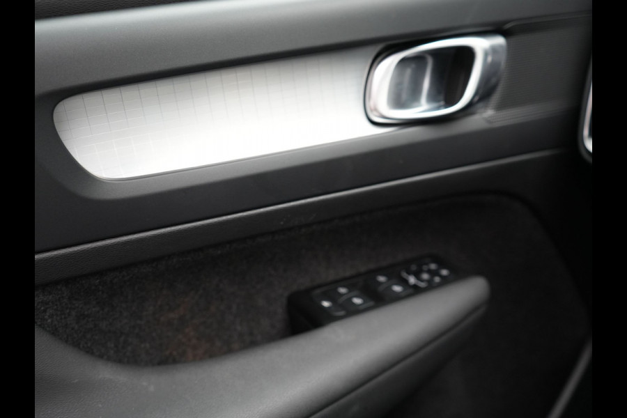 Volvo XC40 T4 Recharge Inscription Plug In Hybrid 211pk PHEV | Panodak | Sportstoelen Verwarmd | Camera | Apple Carplay | Navi | LED | 18"L.M |