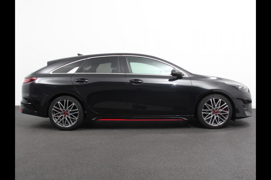 Kia ProCeed 1.6 T-GDi 204pk Automaat GT Navigatie Apple Carplay/Android Auto Parkeersensoren Camera Adaptive Cruise Control Stoel- en stuurverwarming Elektrische achterklep Keyless Entry/Start Ledverlichting Virtual Cockpit