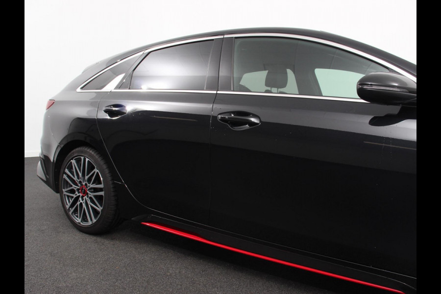 Kia ProCeed 1.6 T-GDi 204pk Automaat GT Navigatie Apple Carplay/Android Auto Parkeersensoren Camera Adaptive Cruise Control Stoel- en stuurverwarming Elektrische achterklep Keyless Entry/Start Ledverlichting Virtual Cockpit
