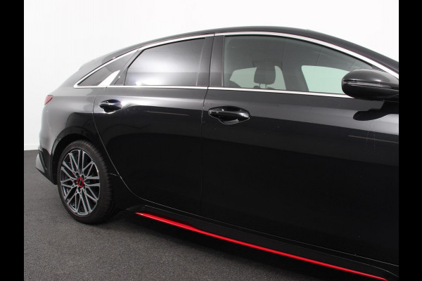 Kia ProCeed 1.6 T-GDi 204pk Automaat GT Navigatie Apple Carplay/Android Auto Parkeersensoren Camera Adaptive Cruise Control Stoel- en stuurverwarming Elektrische achterklep Keyless Entry/Start Ledverlichting Virtual Cockpit
