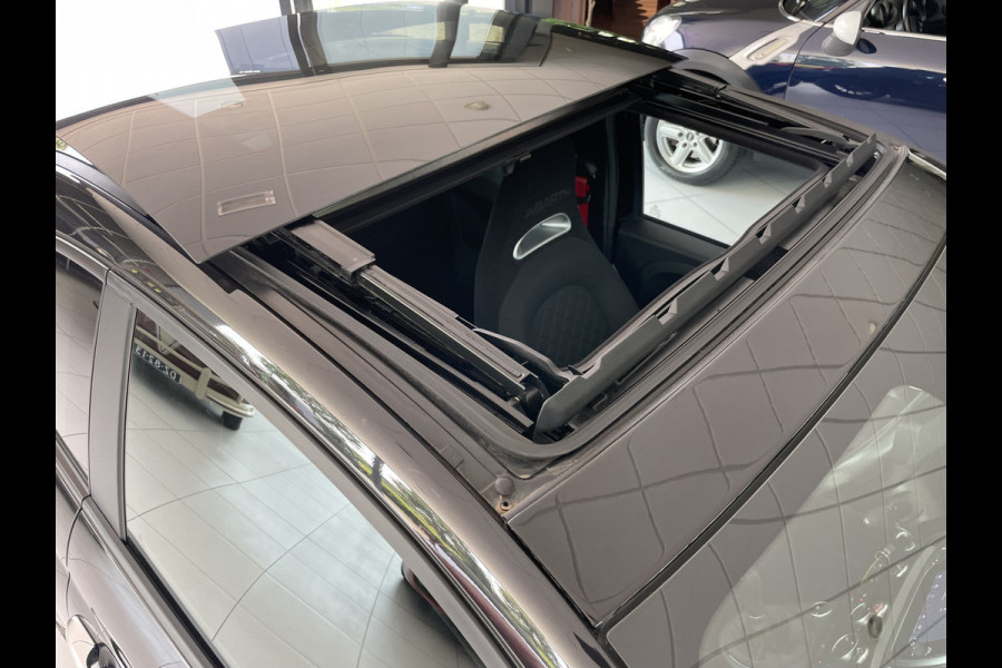 Abarth 500 1.4 T-Jet 595 70th Anniversary Airco - Parkeersensoren achter - Sportstoelen - Schuif/ kanteldak - Multifunctioneel stuurwiel -  licht metalen velgen - Mistlampen