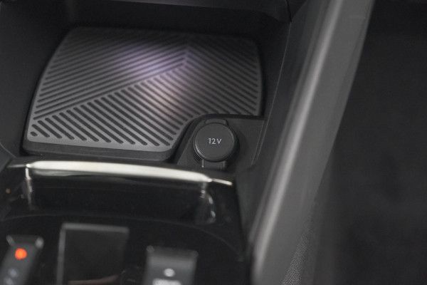 Citroën C4 Puretech 130 EAT8 Shine | Camera | Head-Up Display | Parkeersensoren | Navigatie