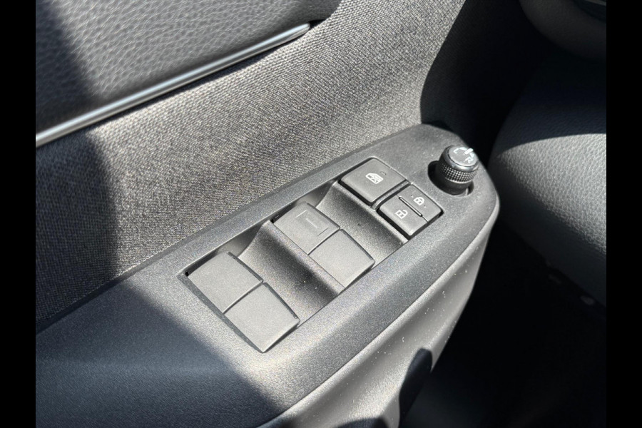 Toyota Yaris Cross 1.5 Hybrid Dynamic Plus | Smart connect, Stoel + Stuurverwarming, Keyless, Parkeercamera, DAB, LED