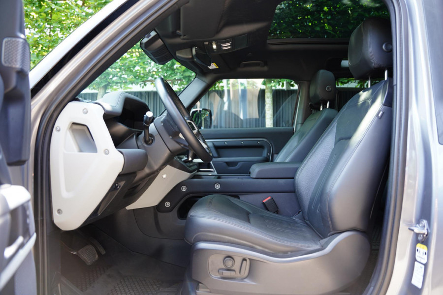Land Rover Defender 90 P300 X-Dynamic HSE