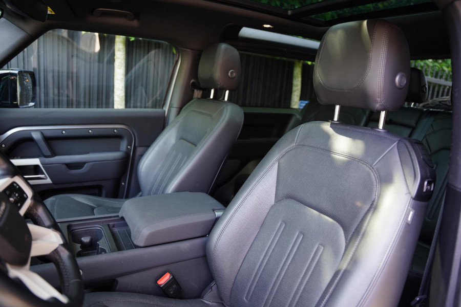 Land Rover Defender 90 P300 X-Dynamic HSE