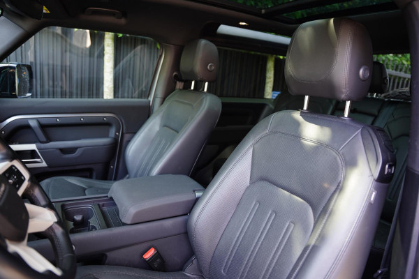 Land Rover Defender 90 P300 X-Dynamic HSE