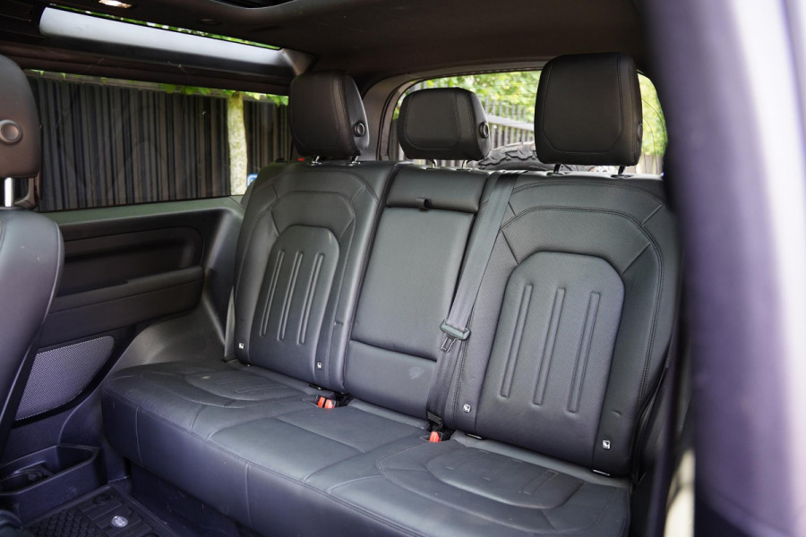 Land Rover Defender 90 P300 X-Dynamic HSE