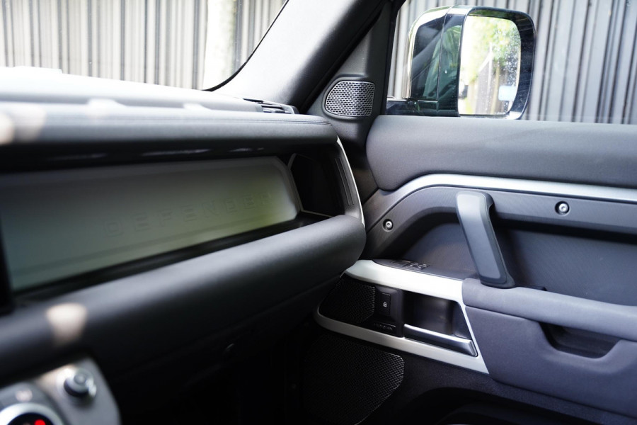 Land Rover Defender 90 P300 X-Dynamic HSE