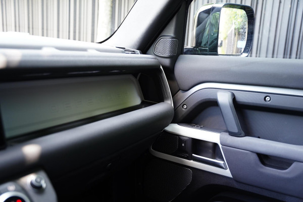 Land Rover Defender 90 P300 X-Dynamic HSE