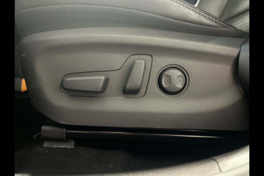 Hyundai Kona EV Premium 64 kWh | Warmtepomp | Verwarmde en geventileerde stoelen