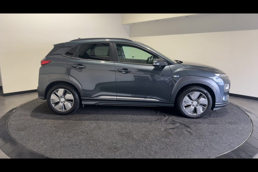 Hyundai Kona EV Premium 64 kWh | Warmtepomp | Verwarmde en geventileerde stoelen