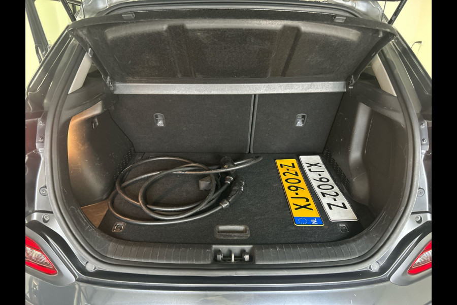 Hyundai Kona EV Premium 64 kWh | Warmtepomp | Verwarmde en geventileerde stoelen