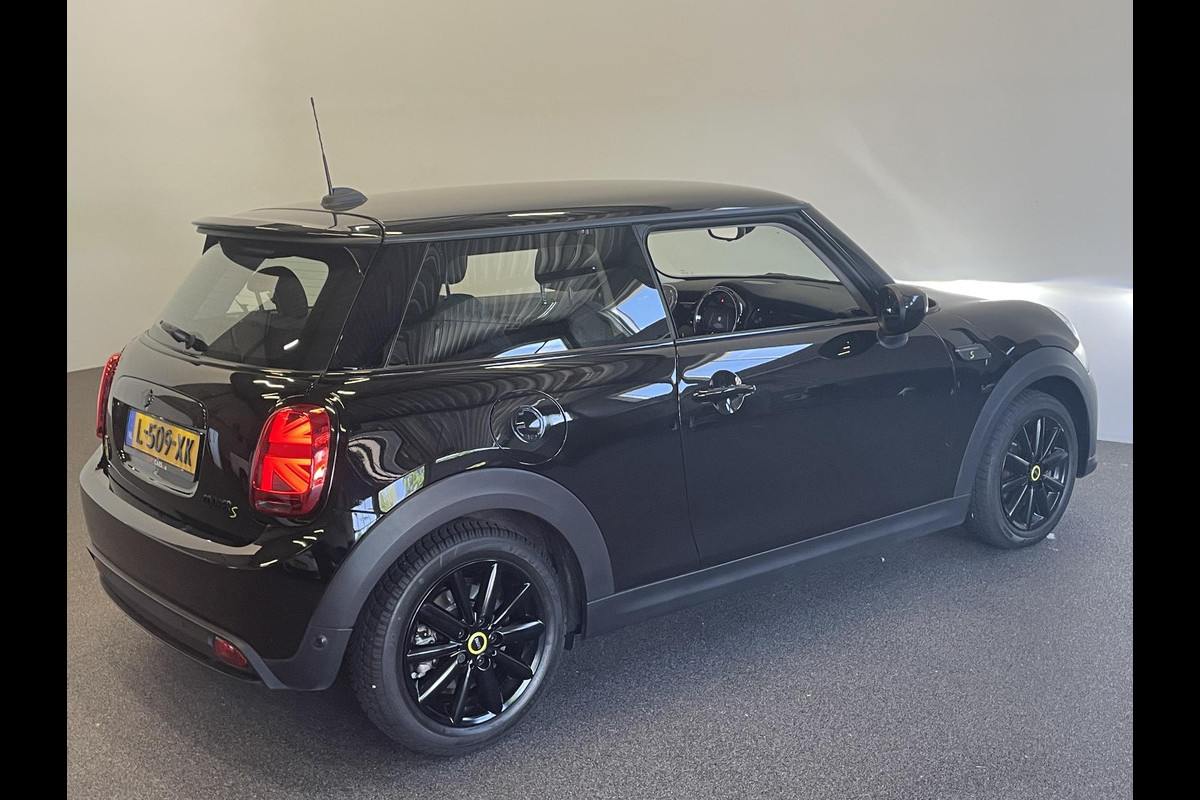 MINI Mini Electric Classic 33 kWh Climate control Cruise control LED Parkeersensoren Achteruitrijcamera MINI Mini Electric Classic 33 kWh Climate control Cruise control LED Parkeersensoren Achteruitrijcamera