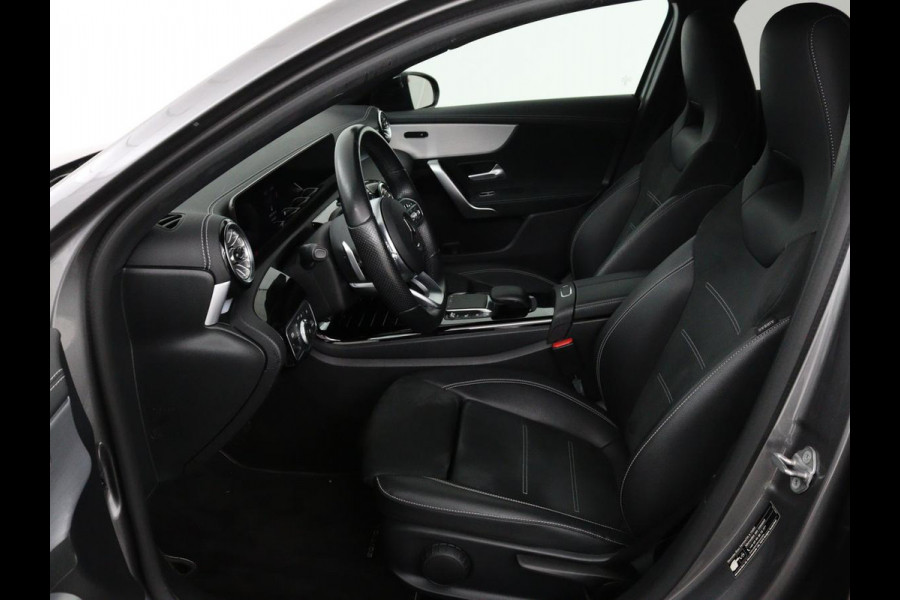 Mercedes-Benz A-Klasse 250 e AMG Line | Widescreen | Camera | Sfeerverlichting | Stoelverwarming | Full-LED | Navigatie | DAB+ | Cruise control