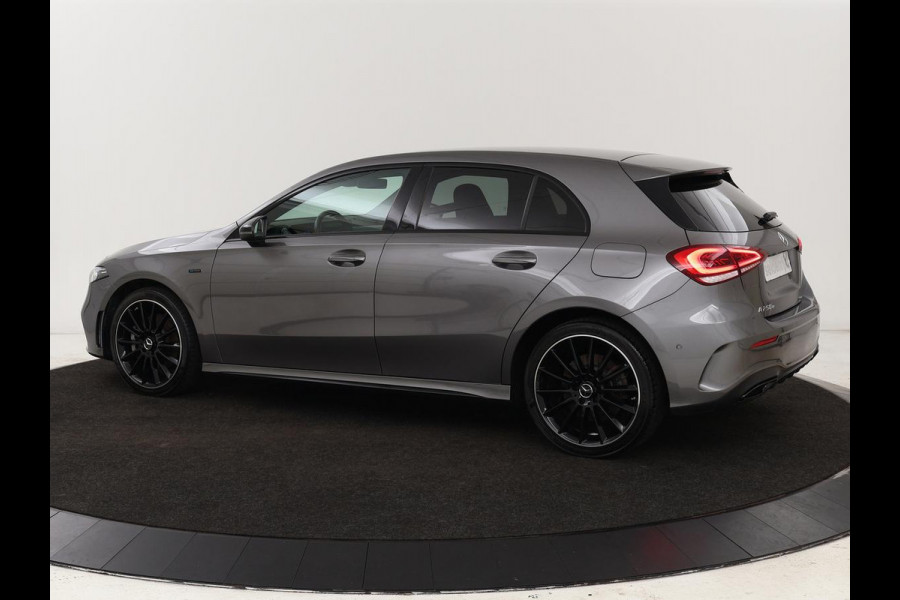 Mercedes-Benz A-Klasse 250 e AMG Line | Widescreen | Camera | Sfeerverlichting | Stoelverwarming | Full-LED | Navigatie | DAB+ | Cruise control