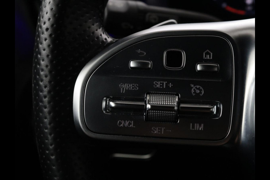 Mercedes-Benz A-Klasse 250 e AMG Line | Widescreen | Camera | Sfeerverlichting | Stoelverwarming | Full-LED | Navigatie | DAB+ | Cruise control