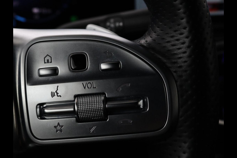 Mercedes-Benz A-Klasse 250 e AMG Line | Widescreen | Camera | Sfeerverlichting | Stoelverwarming | Full-LED | Navigatie | DAB+ | Cruise control
