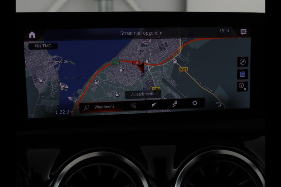 Mercedes-Benz A-Klasse 250 e AMG Line | Widescreen | Camera | Sfeerverlichting | Stoelverwarming | Full-LED | Navigatie | DAB+ | Cruise control