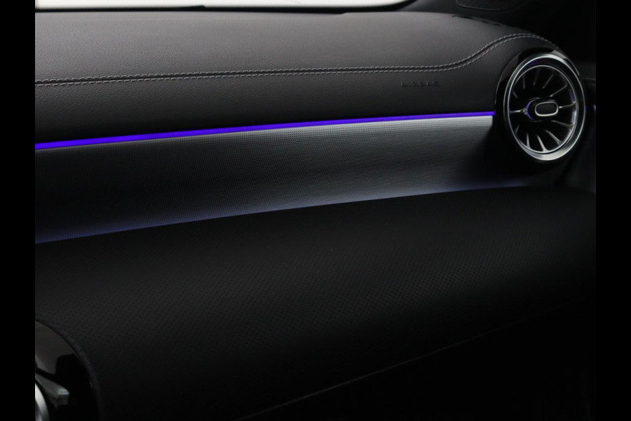Mercedes-Benz A-Klasse 250 e AMG Line | Widescreen | Camera | Sfeerverlichting | Stoelverwarming | Full-LED | Navigatie | DAB+ | Cruise control