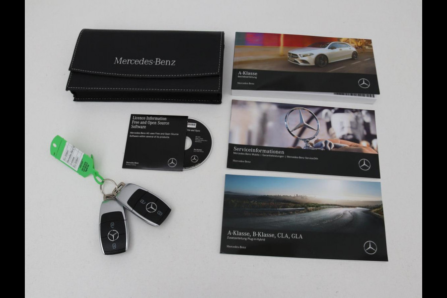 Mercedes-Benz A-Klasse 250 e AMG Line | Widescreen | Camera | Sfeerverlichting | Stoelverwarming | Full-LED | Navigatie | DAB+ | Cruise control