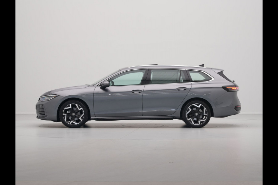 Volkswagen Passat Variant 1.5 eTSI 150pk R-Line Business Panorama Trekhaak Camera Side Assist 227