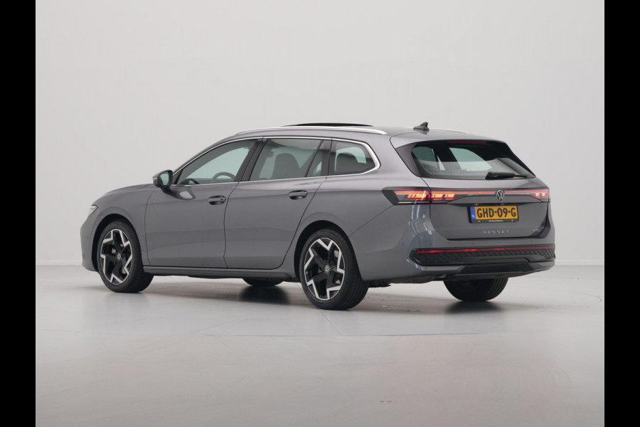 Volkswagen Passat Variant 1.5 eTSI 150pk R-Line Business Panorama Trekhaak Camera Side Assist 227