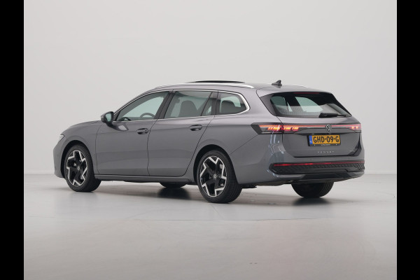 Volkswagen Passat Variant 1.5 eTSI 150pk R-Line Business Panorama Trekhaak Camera Side Assist 227