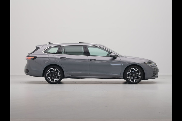 Volkswagen Passat Variant 1.5 eTSI 150pk R-Line Business Panorama Trekhaak Camera Side Assist 227