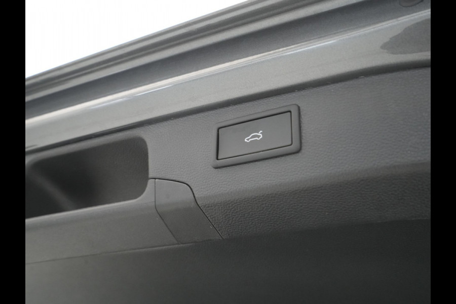 Volkswagen Passat Variant 1.5 eTSI 150pk R-Line Business Panorama Trekhaak Camera Side Assist 227