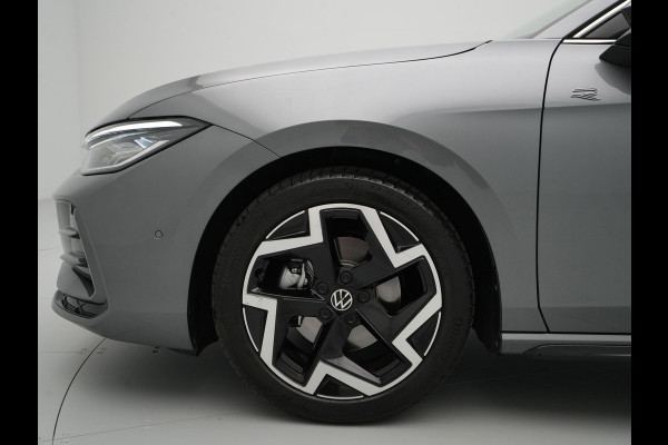 Volkswagen Passat Variant 1.5 eTSI 150pk R-Line Business Panorama Trekhaak Camera Side Assist 227