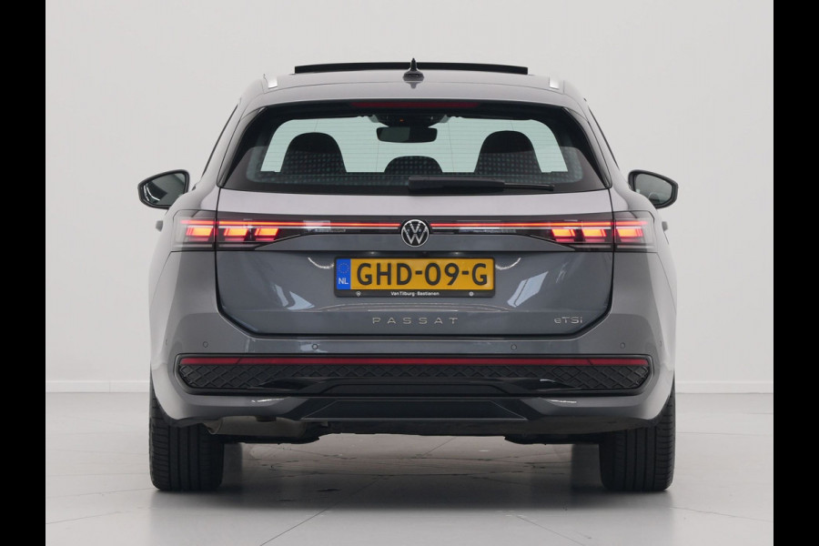 Volkswagen Passat Variant 1.5 eTSI 150pk R-Line Business Panorama Trekhaak Camera Side Assist 227