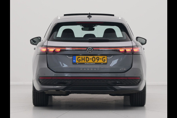 Volkswagen Passat Variant 1.5 eTSI 150pk R-Line Business Panorama Trekhaak Camera Side Assist 227