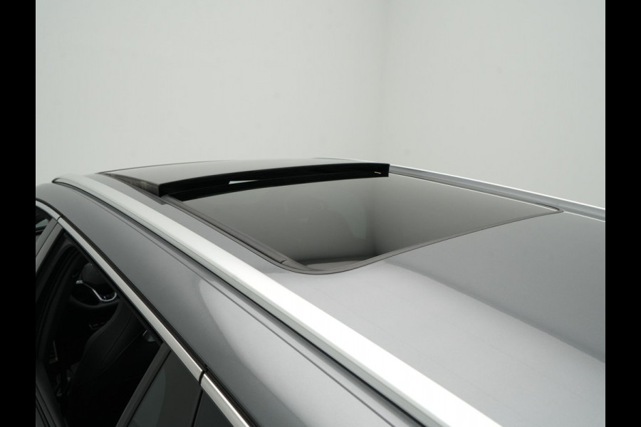 Volkswagen Passat Variant 1.5 eTSI 150pk R-Line Business Panorama Trekhaak Camera Side Assist 227