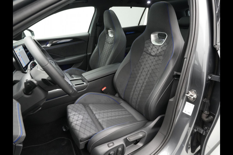 Volkswagen Passat Variant 1.5 eTSI 150pk R-Line Business Panorama Trekhaak Camera Side Assist 227