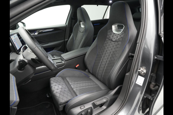 Volkswagen Passat Variant 1.5 eTSI 150pk R-Line Business Panorama Trekhaak Camera Side Assist 227