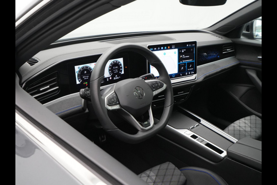 Volkswagen Passat Variant 1.5 eTSI 150pk R-Line Business Panorama Trekhaak Camera Side Assist 227