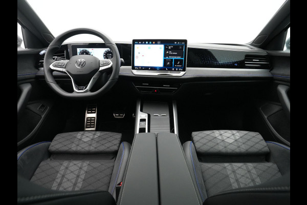 Volkswagen Passat Variant 1.5 eTSI 150pk R-Line Business Panorama Trekhaak Camera Side Assist 227