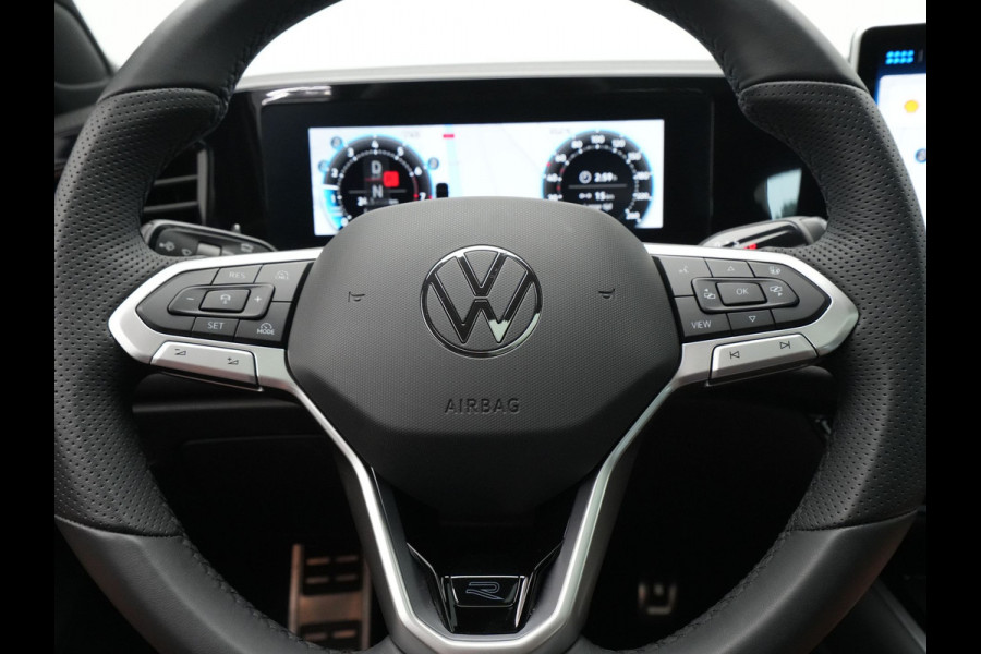 Volkswagen Passat Variant 1.5 eTSI 150pk R-Line Business Panorama Trekhaak Camera Side Assist 227