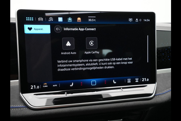 Volkswagen Passat Variant 1.5 eTSI 150pk R-Line Business Panorama Trekhaak Camera Side Assist 227