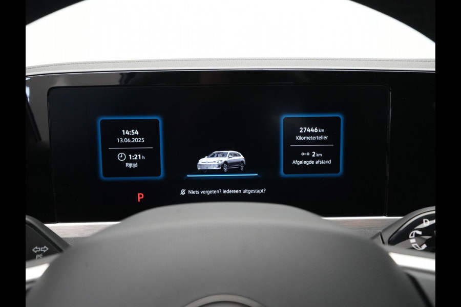 Volkswagen Passat Variant 1.5 eTSI 150pk R-Line Business Panorama Trekhaak Camera Side Assist 227