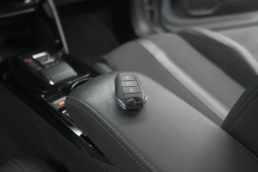 Peugeot 208 PureTech 131 EAT8 GT | Camera | Dodehoekdetectie | Navigatie | Carplay