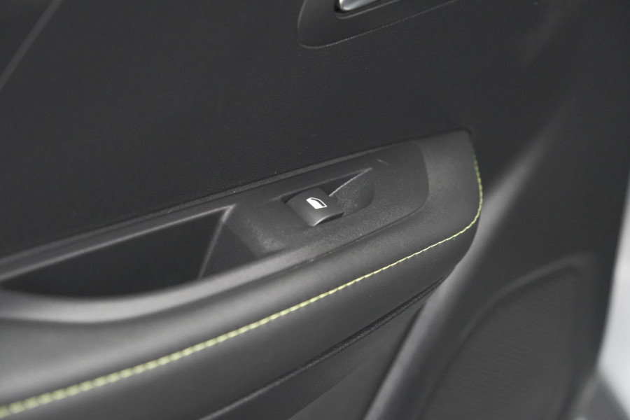 Peugeot 208 PureTech 131 EAT8 GT | Camera | Dodehoekdetectie | Navigatie | Carplay
