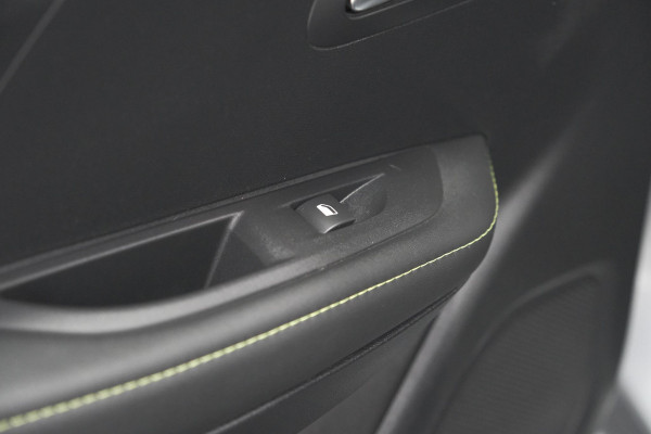 Peugeot 208 PureTech 131 EAT8 GT | Camera | Dodehoekdetectie | Navigatie | Carplay
